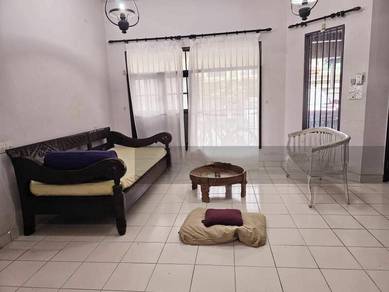 End Lot/Renovated/Non Bumi/Gated & Guarded/Partly Furnished Best Deal