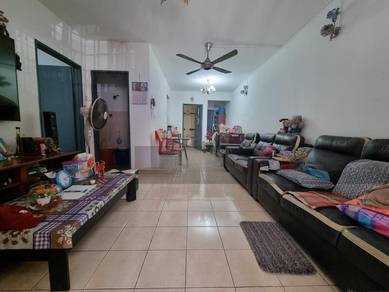 Ground Floor, Freehold, 840sf, Walk Distance to Shops & Restaurants