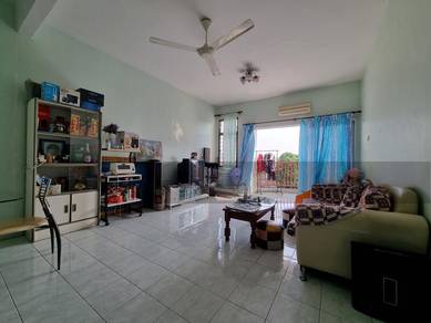 Level 2, No need walk the stairs, Freehold, Walk distance to Market.