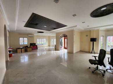 3 Storey Bungalow @ Country Heights, Kajang for RENT!!!