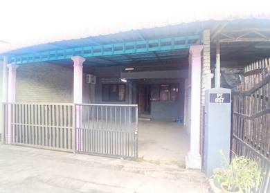 Teres Setingkat Taman Dendang Kok Lanas near to Kampong Banggol Lepah
