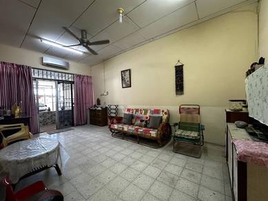 Taman Kolombong, 1-Storey Terrace, Renovated, Extended, Iramanis