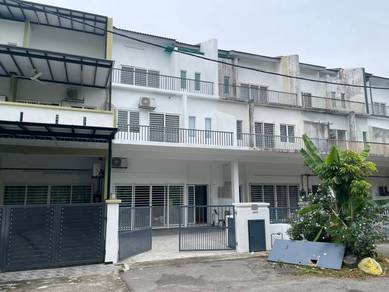 Taman Rawang Tin 3 Storey Terrace House 3 Aircon Extra Parking Space.