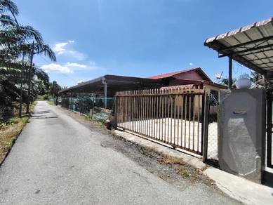 Tanah Tepi Jalan Kampung Manggis Di Banting, Selangor