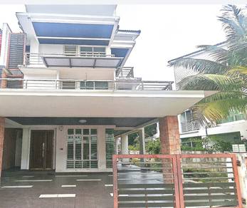 3 storey semi detached house.