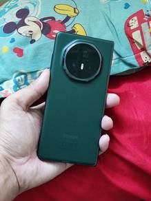 honor magic V3 2 month old