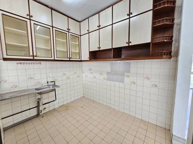 USJ 13 Gated Guarded 2 Storey House Near To LRT Bus Stop Taipan Subang