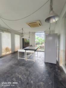 Peter Mojuntin office for rent