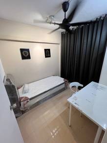 Pandan Jaya Blok M1 flat, Bilik Medium,Female unit,10 min jalan ke LRT