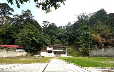 2 storey bungalow on almost 1 acre land in Palimbayan Sg Penchala KL