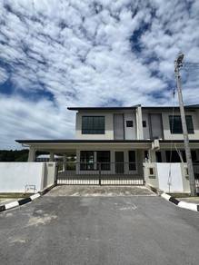 Double storey corner house @ end lot corner unit landeh 10 mile