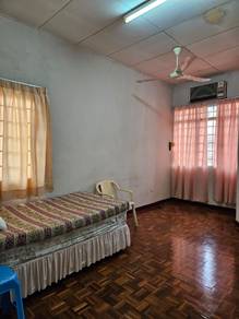 Corner bright room @ Bandar Utama