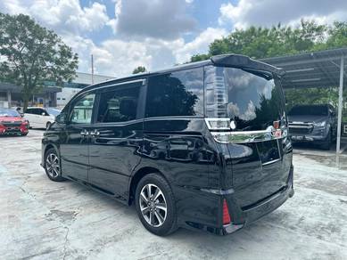 Toyota VOXY 2.0 ZS KIRAMEKI 3 CLEAR STOCK