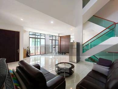 Bukit Serdang Seri Kembangan 3.5 Storey Semi-D For Sale