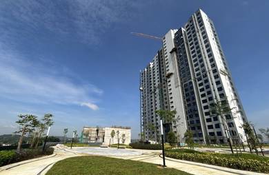 Near By Elmina Mall, 265K @ Low Density Condo, Get 2 Rooms 2 Carparks
