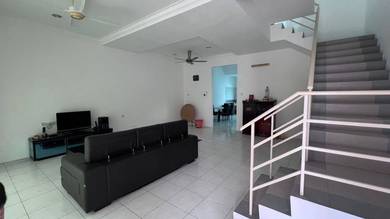 Botani Bandar Cyber 22x70 Double Storey Nice House