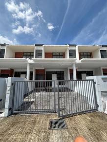 BIG Spacious 4-Bedroom Home in Taman Aman Bayu, Puchong