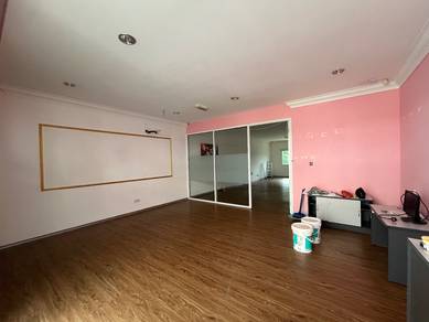 First Floor Shop Lot Office l Pavilion Bundusan l Corner l Ready Rooms