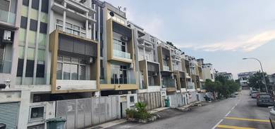 Happy Garden @ Jalan Enak 4.5sty Terrace House with lift