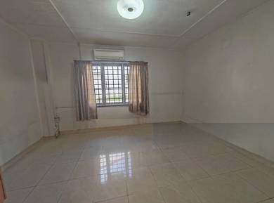 Rare Large Bungalow in Jalan Ipoh – 8-Car Porch, Flexible Use!
