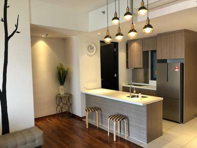 The Tamarind Fully Renovated & Furnished 3-Bedrooms 1047sf 2-Carparks