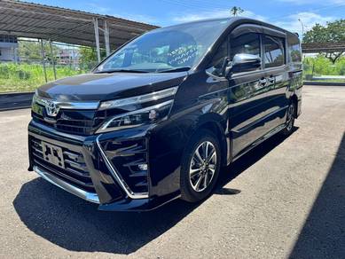 Toyota VOXY 2.0 ZS KIRAMAKI 3 (A)