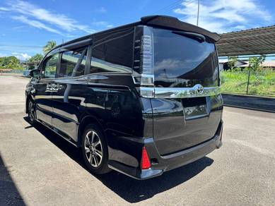 Toyota VOXY 2.0 ZS KIRAMAKI 3 (A)