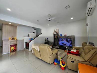 Completed 4 years. Renovated. 2 Storey Superlink @ Jade Hills