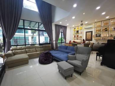 Fully Renovated. 3 Storey Semi-D @ The Park, Bukit Serdang