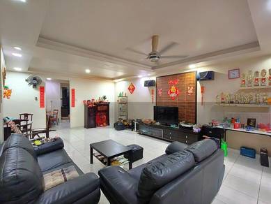 Under Market Value! fit 4 Car parking. Extended Master Bedroom