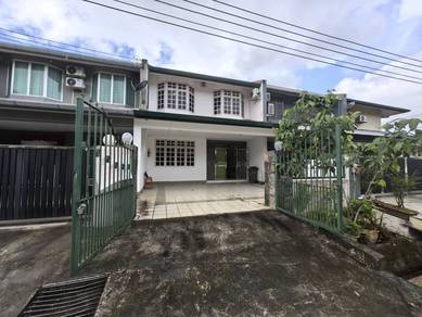 Kuching Double-storey intermediate for rent at Stampin Taman Hui Sing