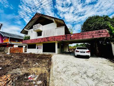 Strategic Location Detached House @ Medan Iris Garden, Kuching.