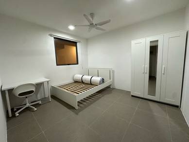 Suite Enesta, Kepong - Fully Furnished Master Room (Female Unit)