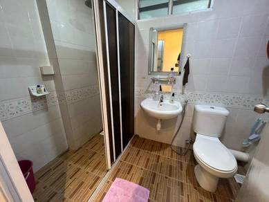 BAYAN LEPAS Putra Place 1000sf Fully Furnished Kitchen Renovated CHEAP