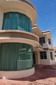 Semi-Detached House at Tanjung Bungah Fully furnished 6 rooms For Sale