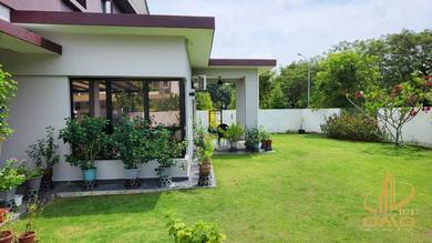 Fully Renovated & Extend Corner Lot Extra 25ft Garden Setia Permai 3