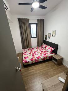 M Vertica Middle Room Female Unit, 4 min walk to LRT/MRT Maluri