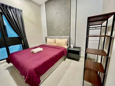 Fully Furnished Unit Link bridge 84 meter to LRT Ara Damansara Station