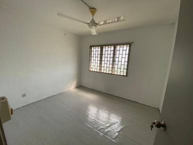 Pangsapuri Seroja Setia Alam ( 3 bilik 2 tandas)