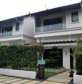 Prestige & Comfort – Renovated Taman Yarl Bungalow with Pool