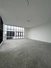 Taman Johor Jaya, Industrial Terrace Factory (Corner lot) For Rent