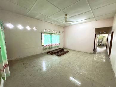 CORNER LOT ‼️ Single Storey Bungalow House, Seri Kembangan