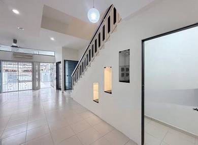 2-Storey Gem in Setia Tropika Tampoi Freehold and Family Ready