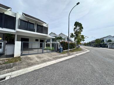Type Wisteria at Bandar Rimbayu. 2 storey endlot with big extra land.