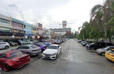Three Storey Shop Intermediate Unit Bandar Botanic Facing Main Road