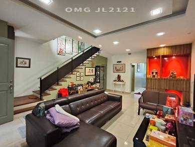 Fully Renovated Extended Bandar Putera double storey 20x70