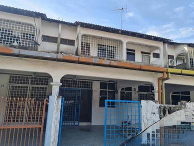 Teres 2 Tingkat Taman Sri Kuantan Alor Akar,Kuantan (BELAKANG MAYBANK)