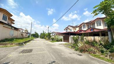 Jalan Enggang @ Bandar Putra Kulai Double Storey Terrace House Reno