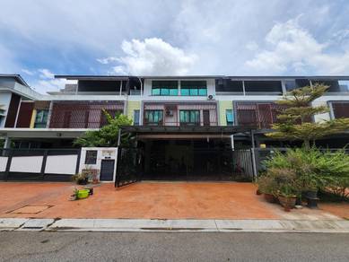 HUGE LAND RENOVATED 3 Storey SUPERLINK Thistle Grove Denai Alam