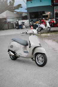 Vespa GTS 300 Classic Beige Powerful Scooter Bike